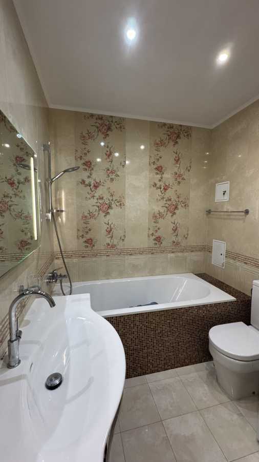 Продажа 3-комнатной квартиры 93.9 м², Берестейский, 121а