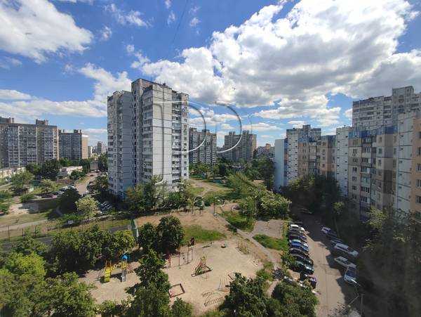 Продаж 3-кімнатної квартири 73 м², Каштанова вул., 8