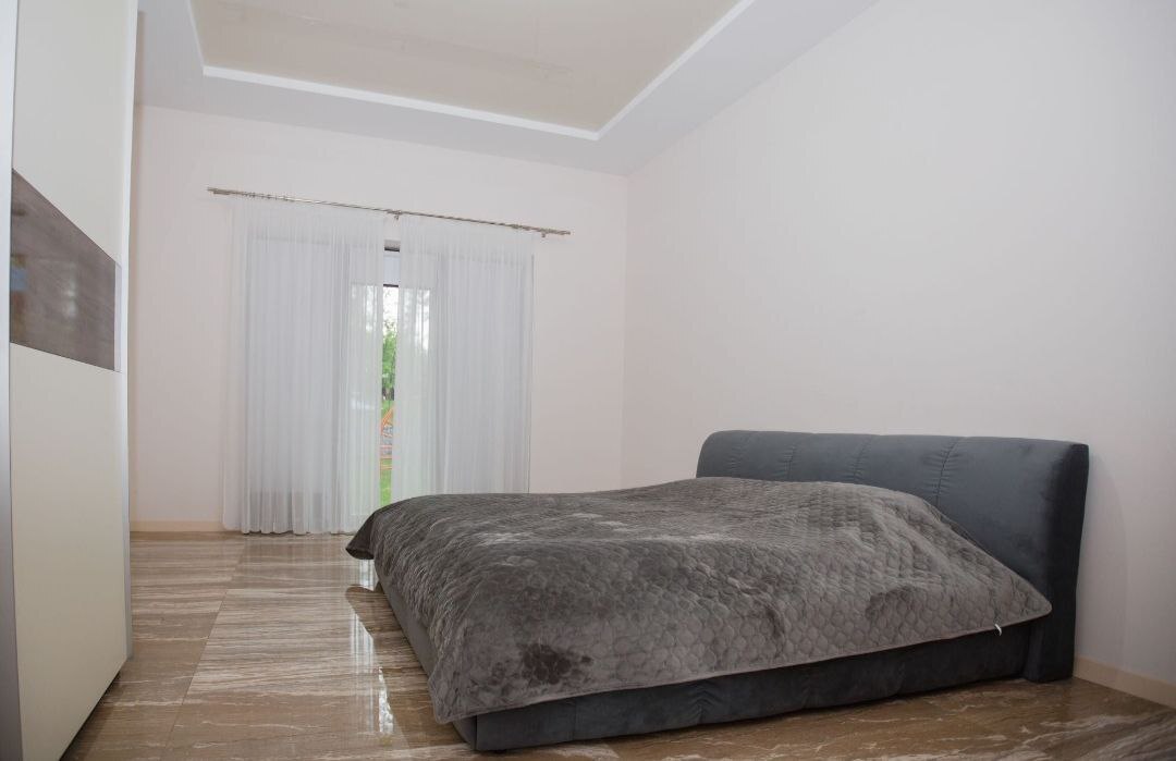 Дом посуточно 350 м², Тулузы ул., 14