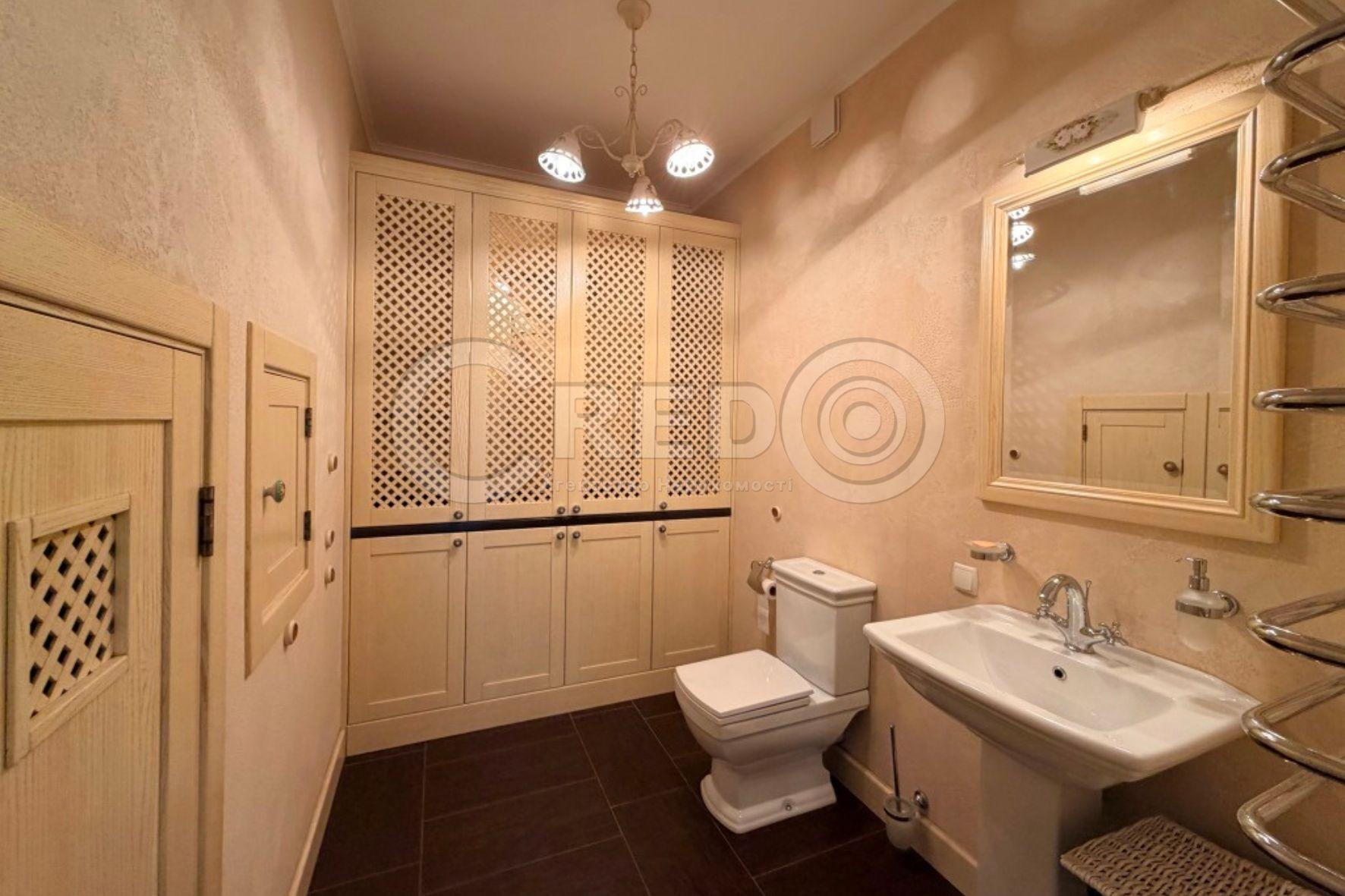 Продаж 5-кімнатної квартири 195 м², Степана Тильги вул.