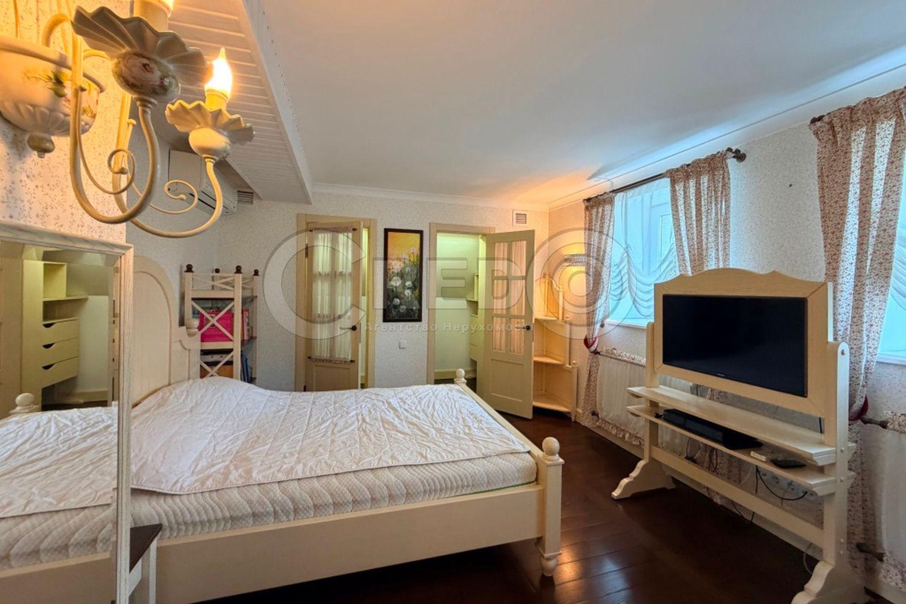 Продаж 5-кімнатної квартири 195 м², Степана Тильги вул.