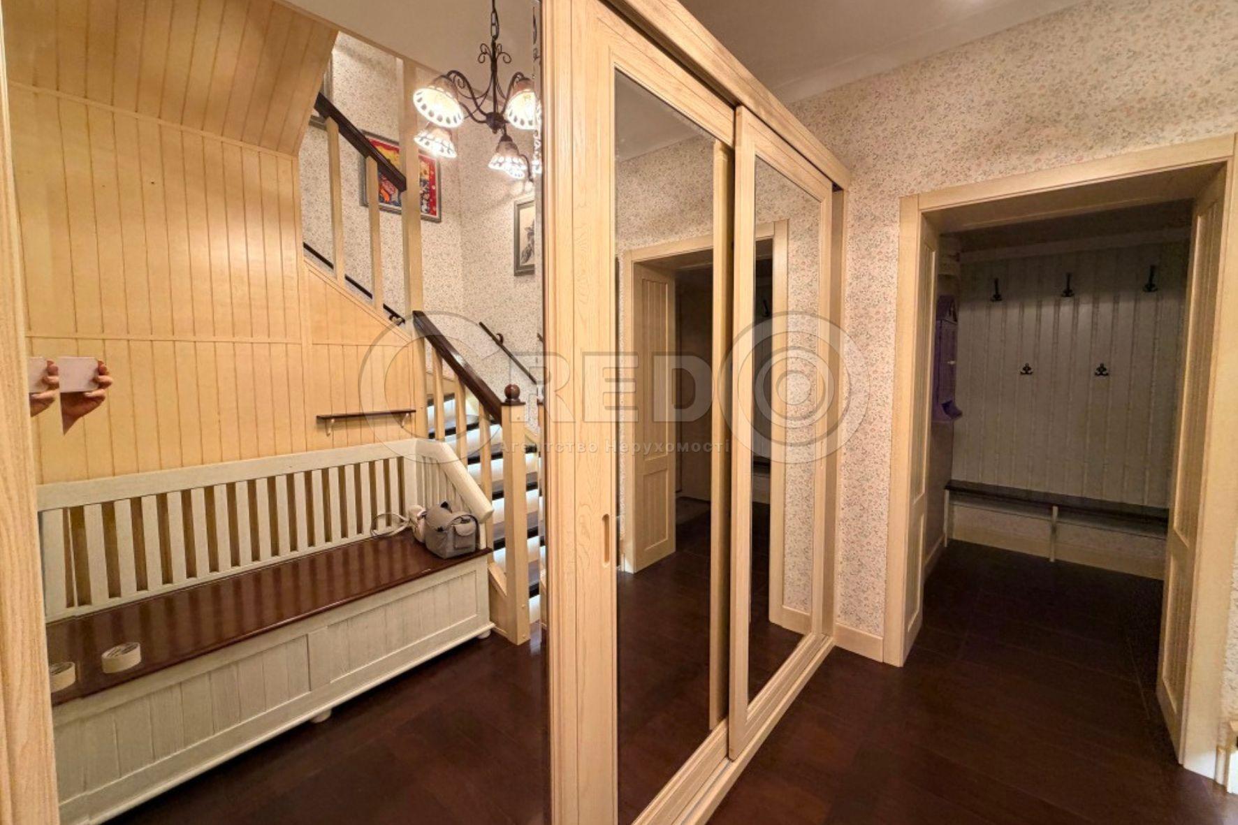 Продаж 5-кімнатної квартири 195 м², Степана Тильги вул.