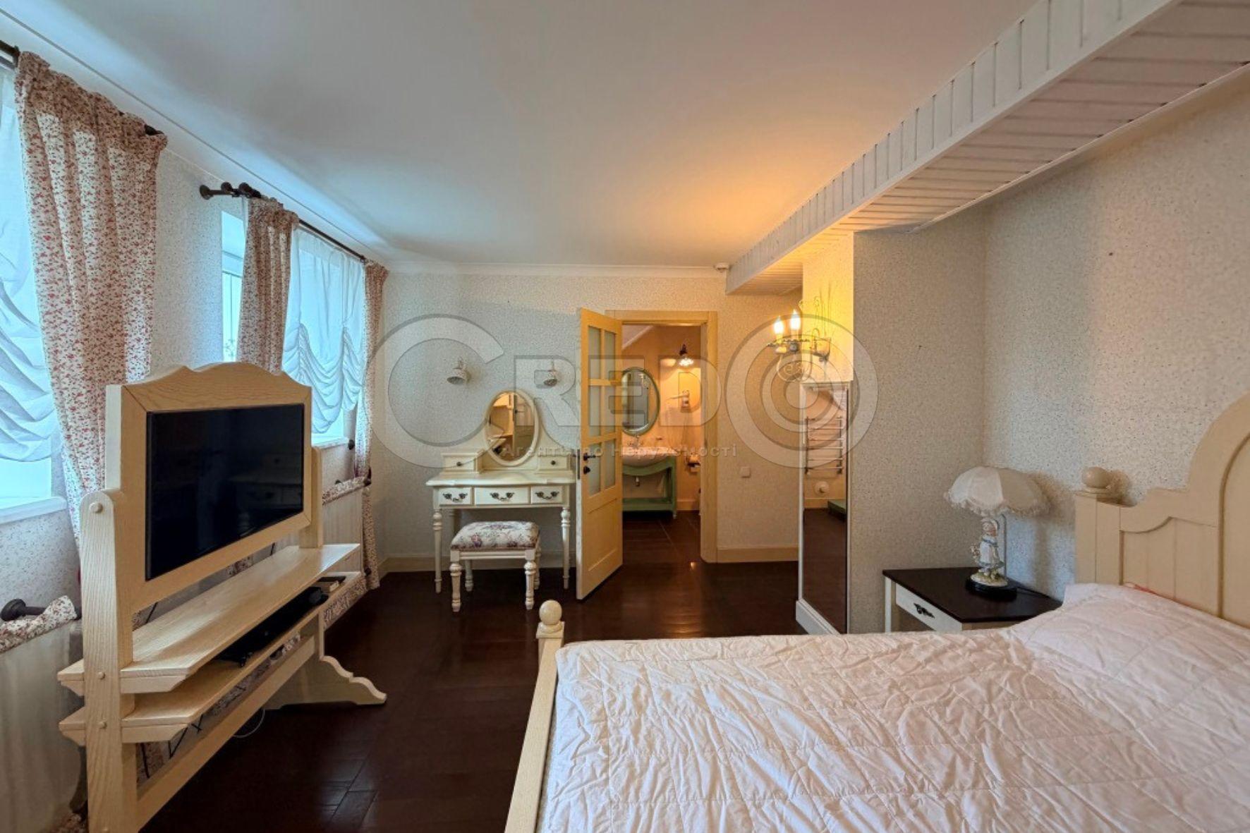 Продаж 5-кімнатної квартири 195 м², Степана Тильги вул.
