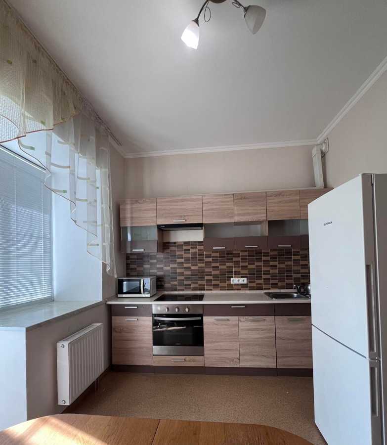 Аренда 1-комнатной квартиры 44 м², Комбинатная ул., 25