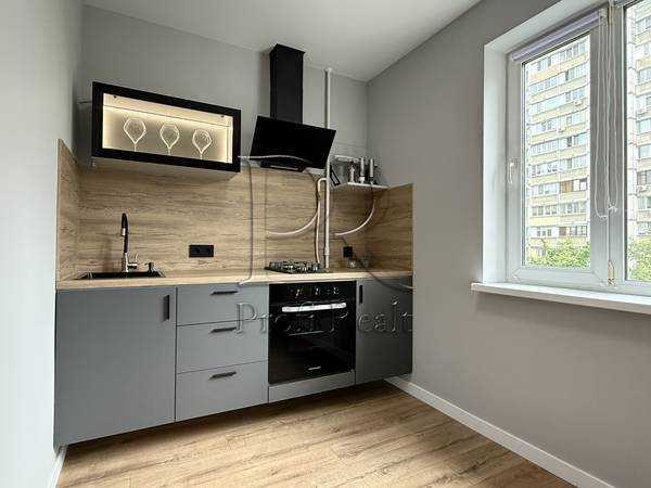 Продаж 1-кімнатної квартири 32 м², Чорнобильська вул., 18