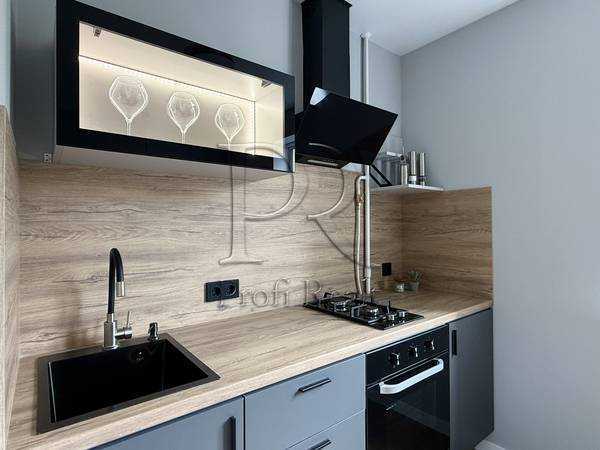 Продаж 1-кімнатної квартири 32 м², Чорнобильська вул., 18
