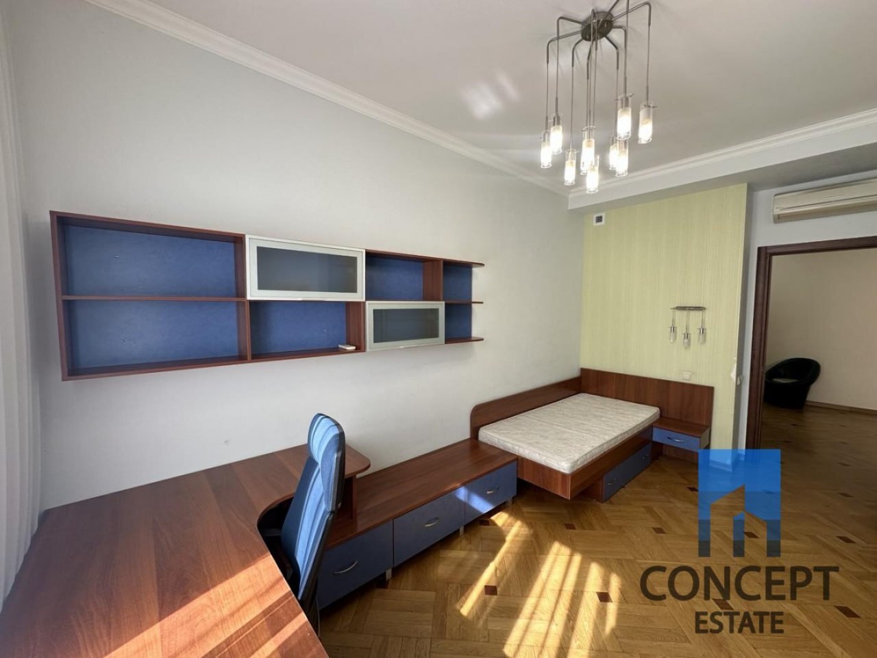 Аренда 4-комнатной квартиры 129 м², Василия Жуковского ул.