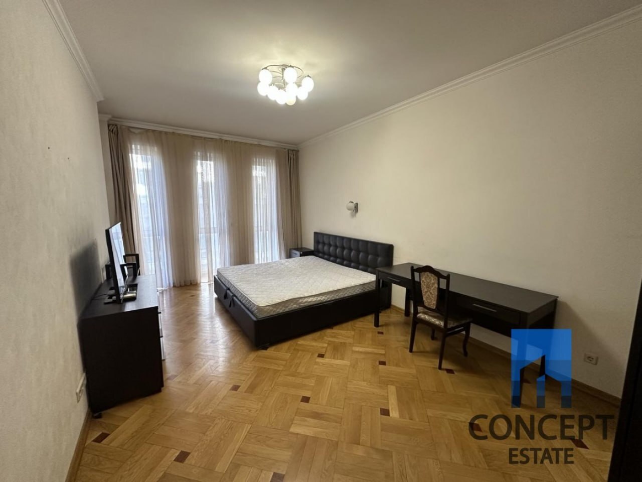 Аренда 4-комнатной квартиры 129 м², Василия Жуковского ул.