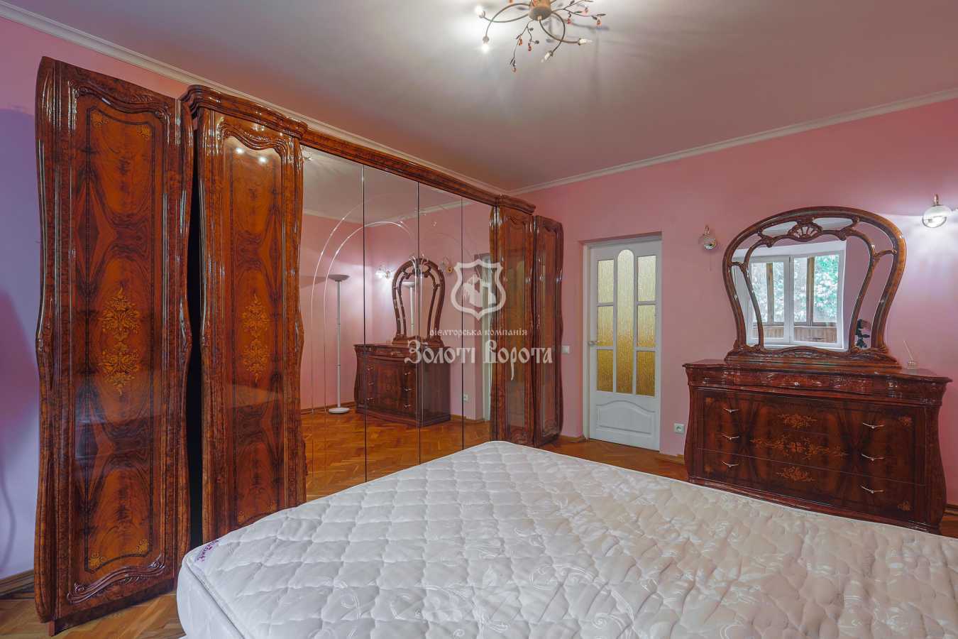 Продажа 3-комнатной квартиры 98.4 м², Олеся Гончара ул., 62