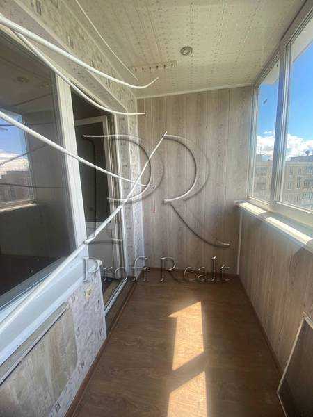 Продаж 2-кімнатної квартири 48 м², Прирічна вул., 5