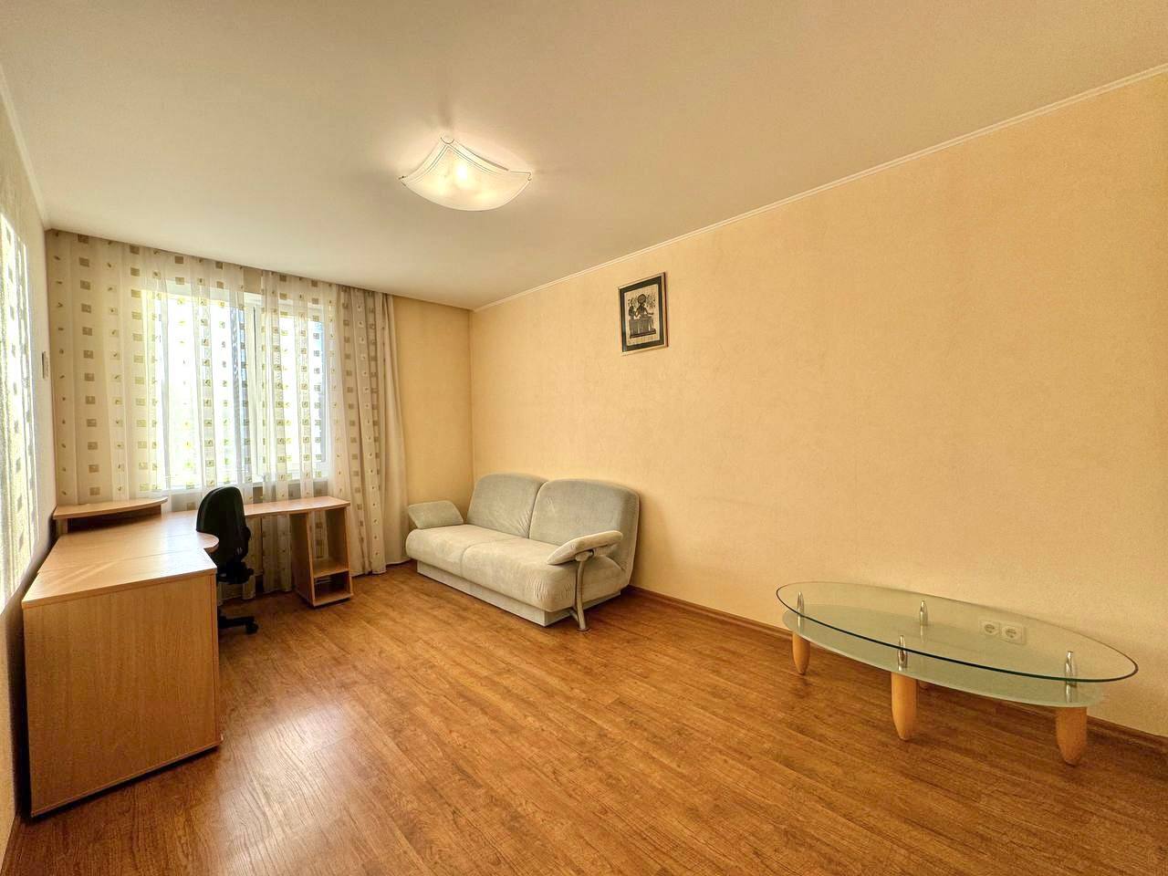Оренда 3-кімнатної квартири 98 м², Мандриківська вул.
