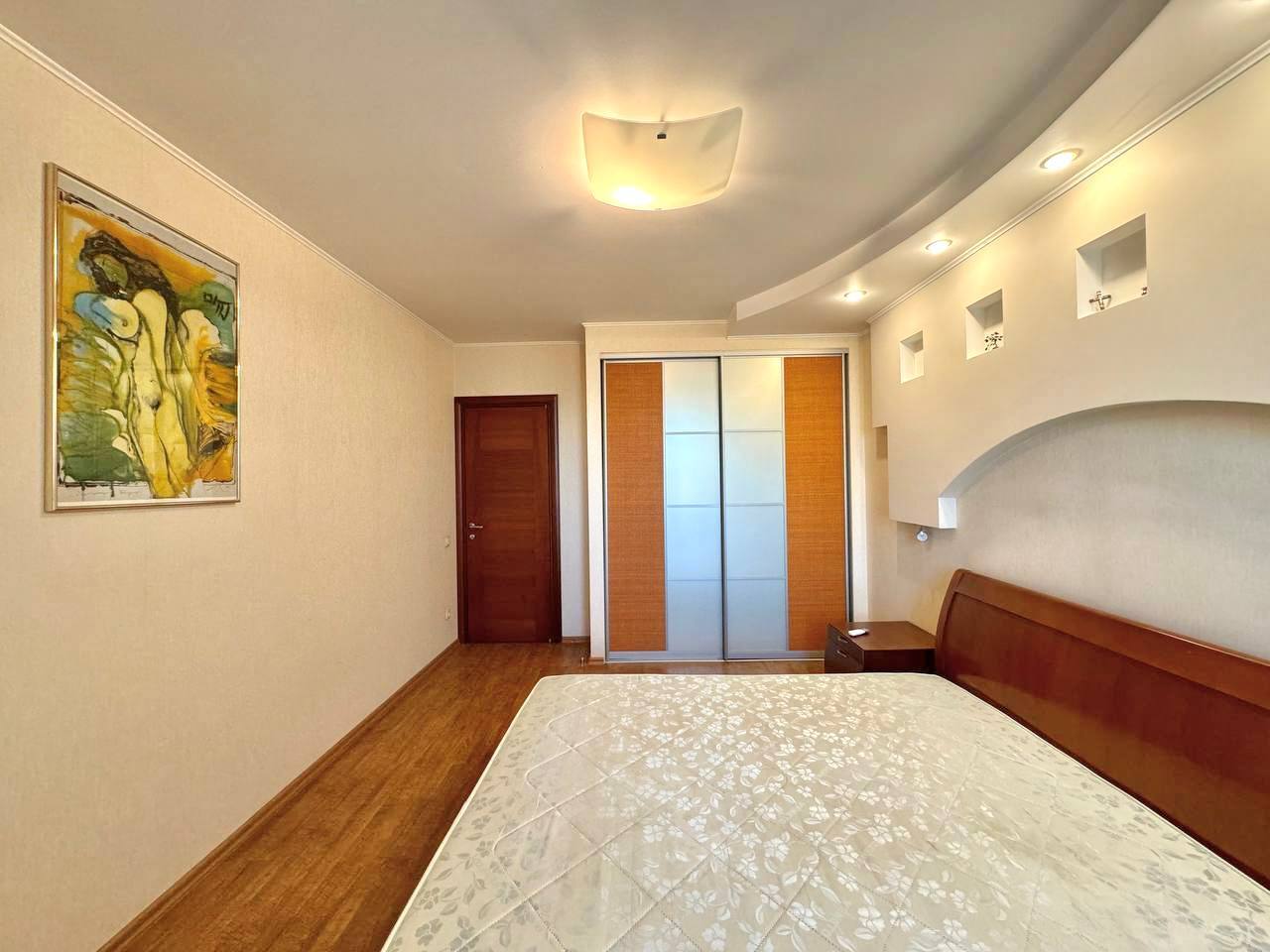 Оренда 3-кімнатної квартири 98 м², Мандриківська вул.