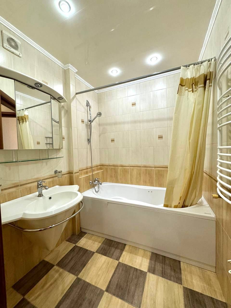 Оренда 3-кімнатної квартири 98 м², Мандриківська вул.