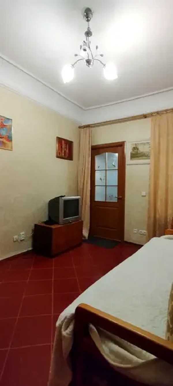Продажа 3-комнатной квартиры 44 м², Гимназическая ул.