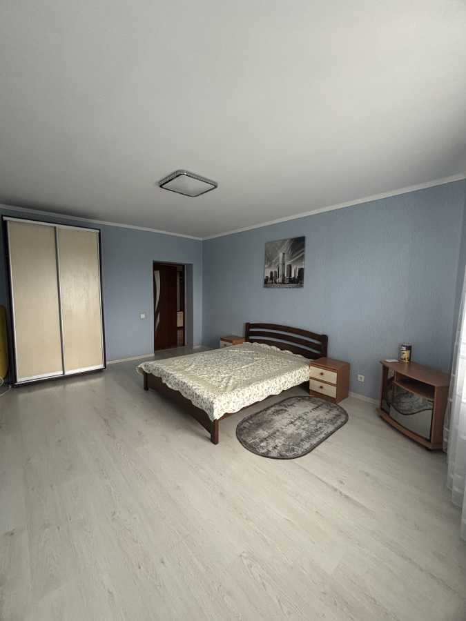 Продажа 3-комнатной квартиры 82 м², Новопрорезная ул.