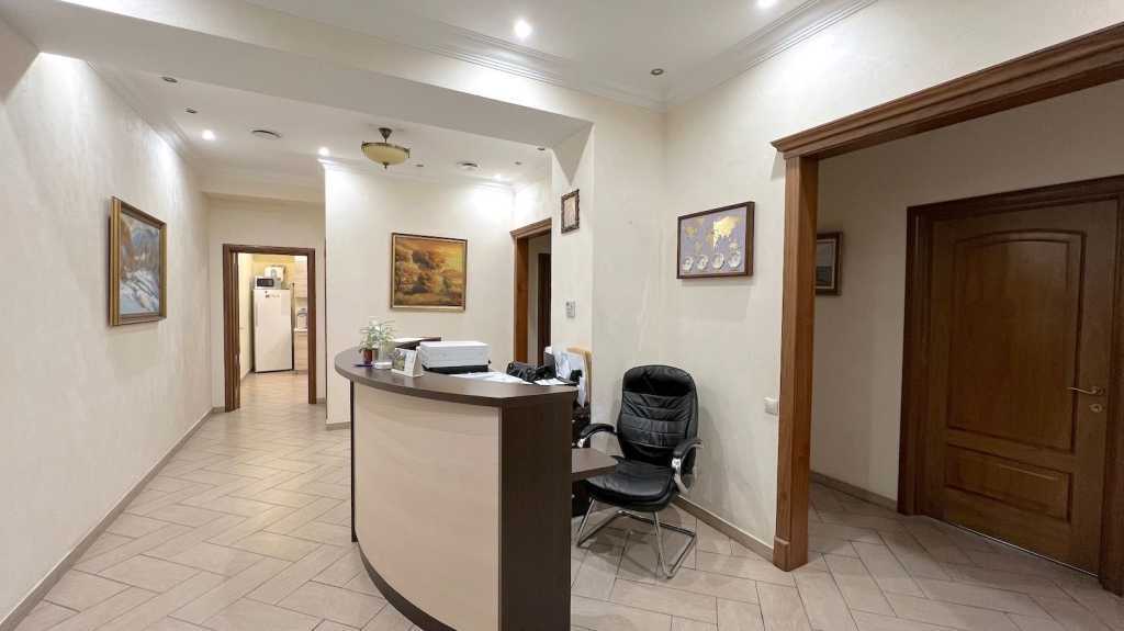 Продаж приміщення вільного призначення 7352 м², Львівська пл., 13