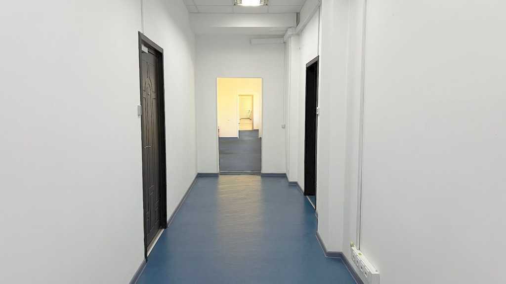 Продаж приміщення вільного призначення 7352 м², Львівська пл., 13