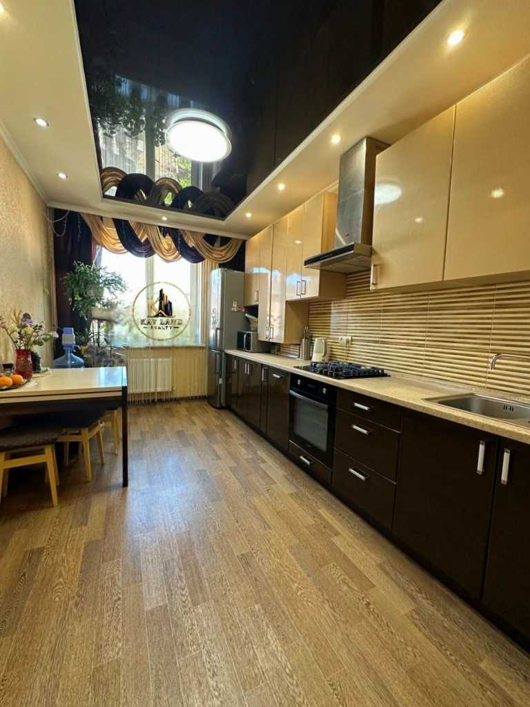 Продаж 3-кімнатної квартири 74 м², Щаслива, 44