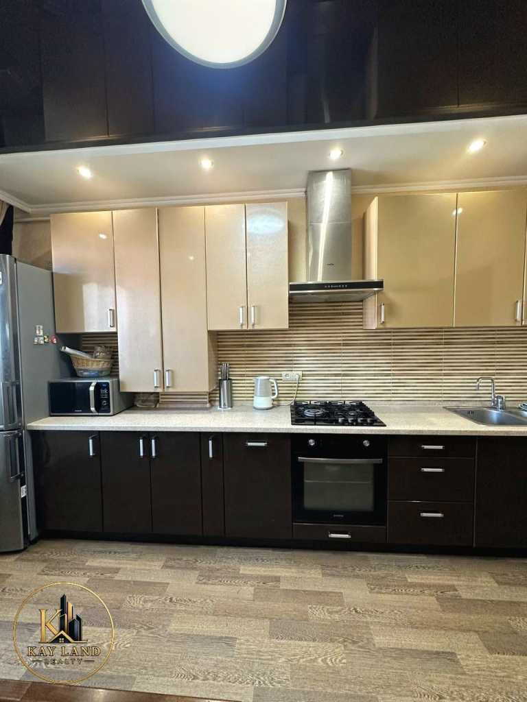 Продаж 3-кімнатної квартири 74 м², Щаслива, 44