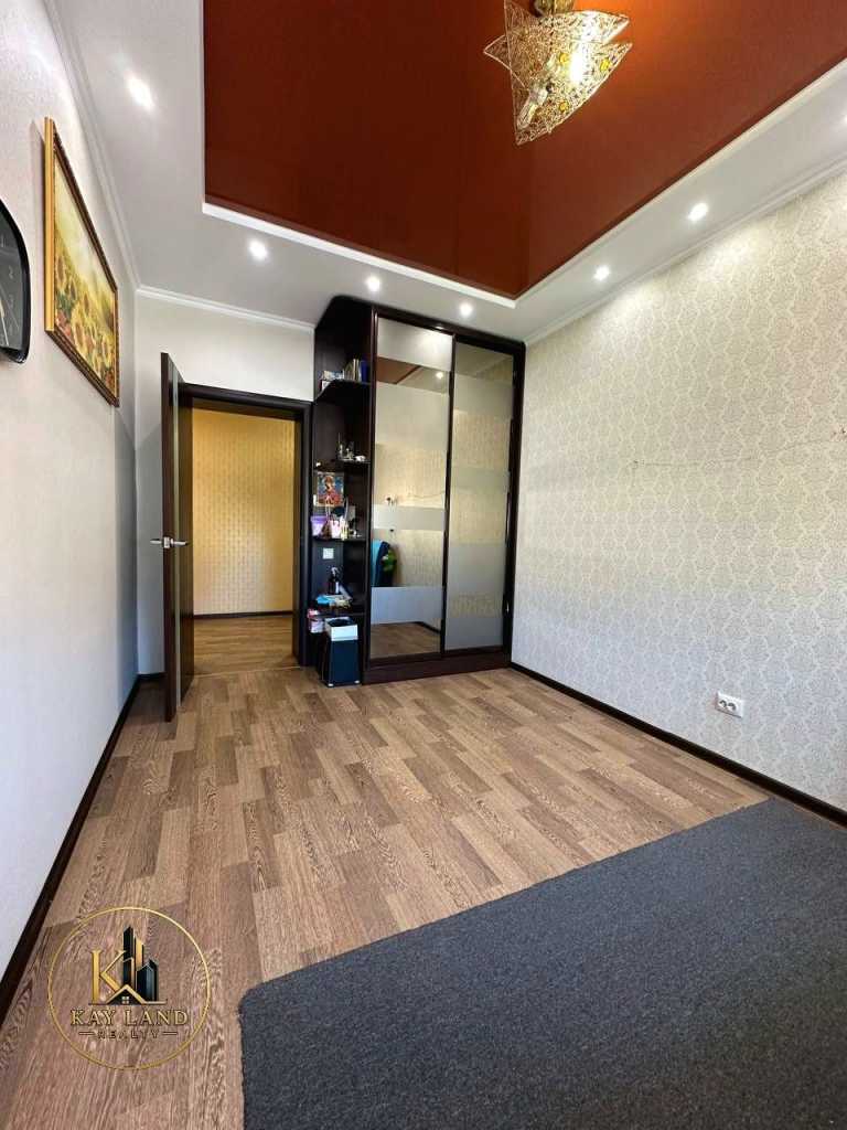 Продаж 3-кімнатної квартири 74 м², Щаслива, 44