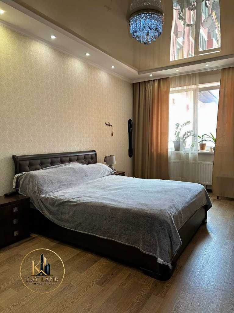 Продаж 3-кімнатної квартири 74 м², Щаслива, 44