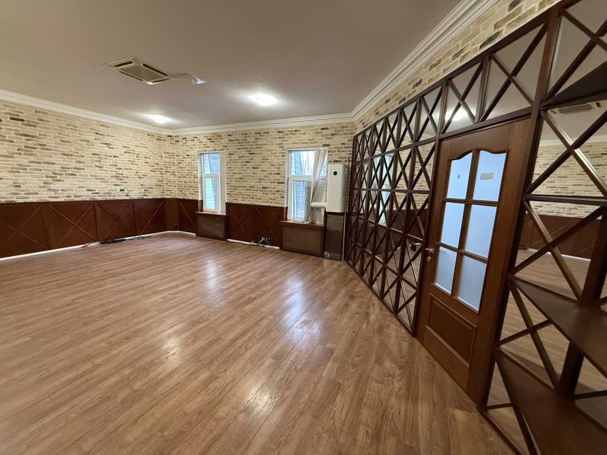 Оренда офісу 197 м², Трьохсвятительська вул., 13