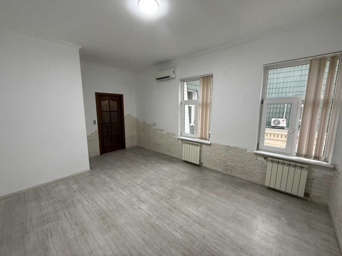 Оренда офісу 197 м², Трьохсвятительська вул., 13