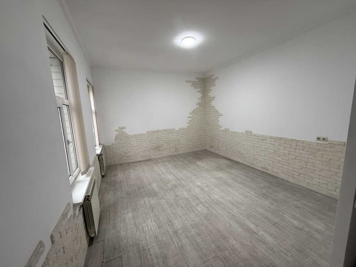 Оренда офісу 197 м², Трьохсвятительська вул., 13