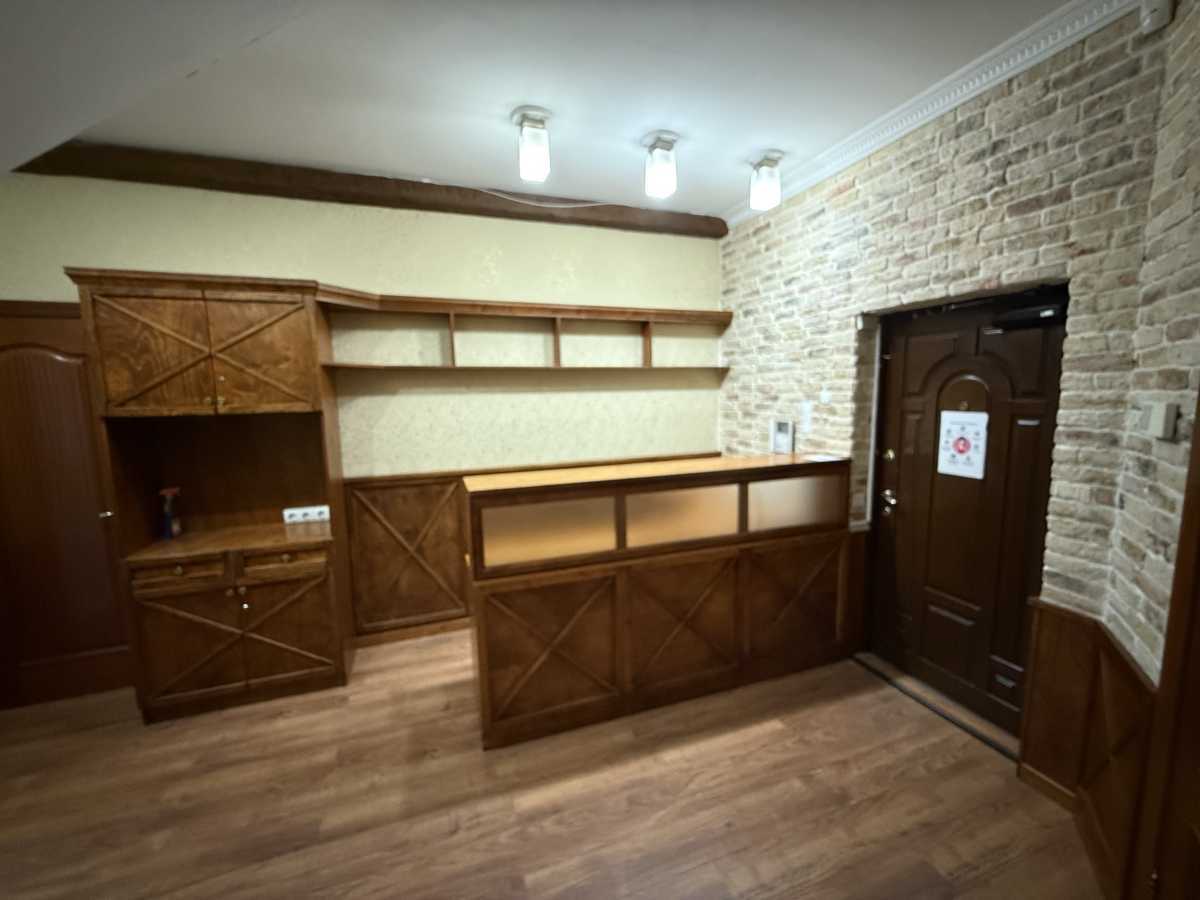 Оренда офісу 197 м², Трьохсвятительська вул., 13