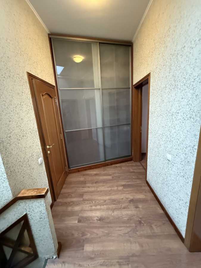 Оренда офісу 197 м², Трьохсвятительська вул., 13
