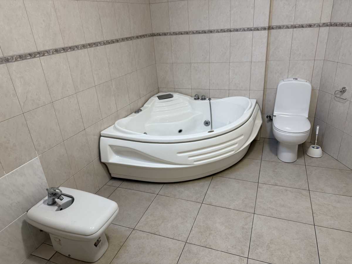 Оренда офісу 197 м², Трьохсвятительська вул., 13