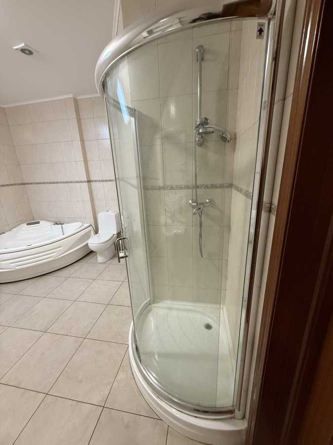 Оренда офісу 197 м², Трьохсвятительська вул., 13