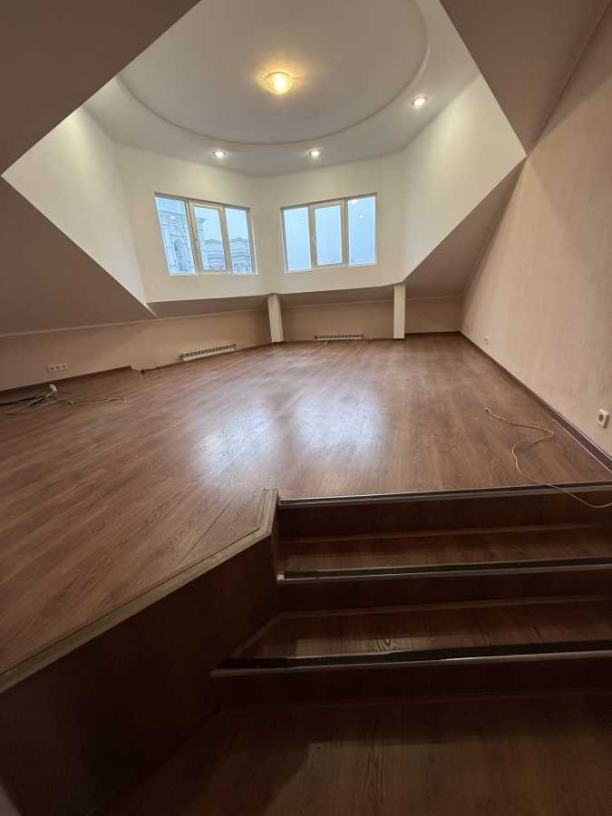 Оренда офісу 197 м², Трьохсвятительська вул., 13
