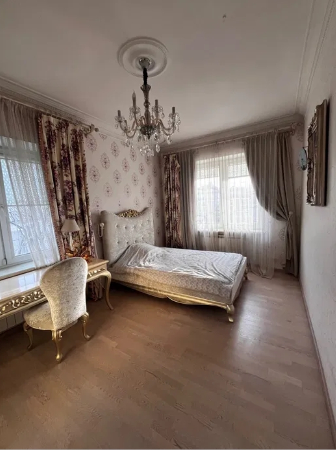 Оренда будинку 350 м², Майстерня вул.