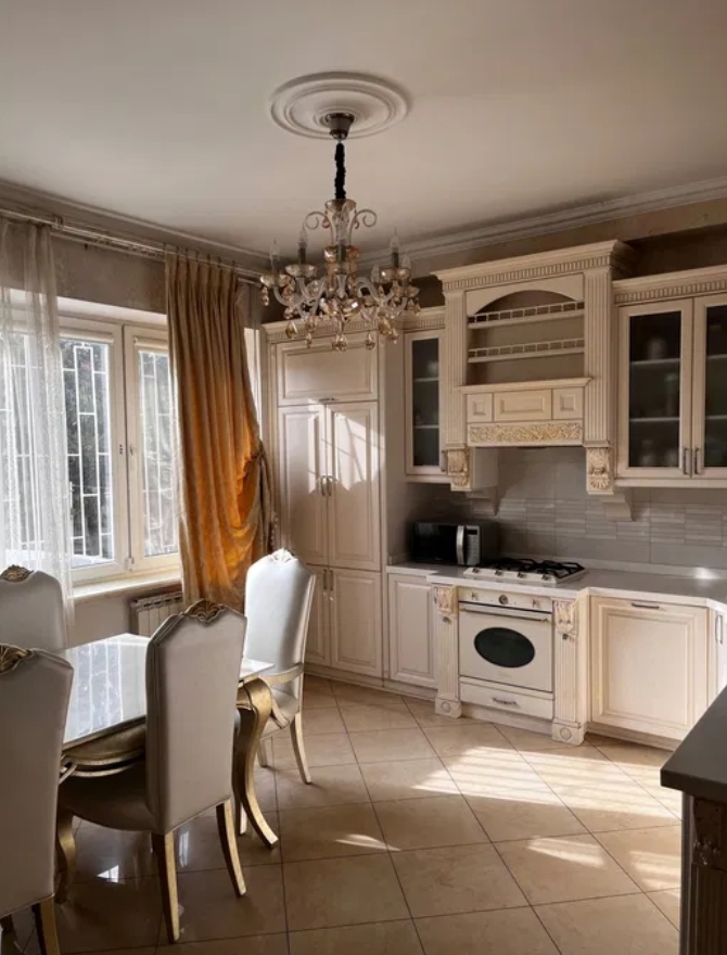 Оренда будинку 350 м², Майстерня вул.