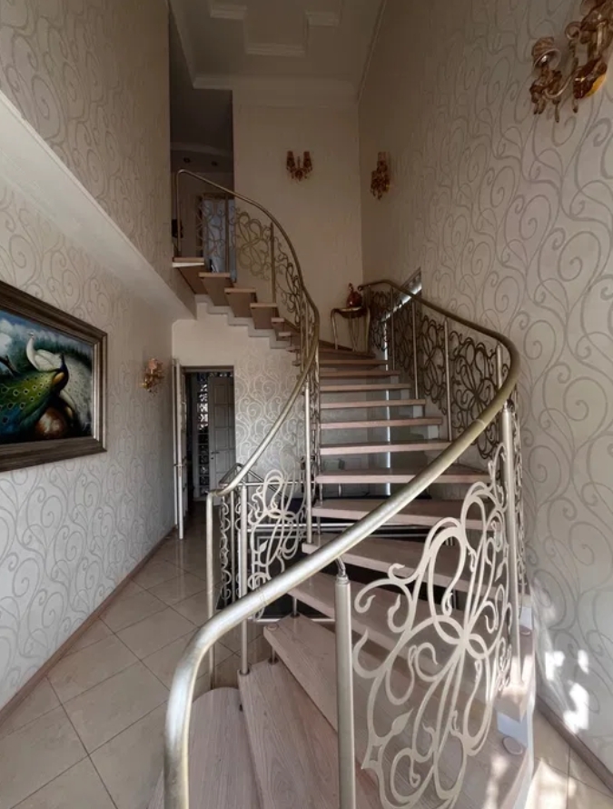 Оренда будинку 350 м², Майстерня вул.