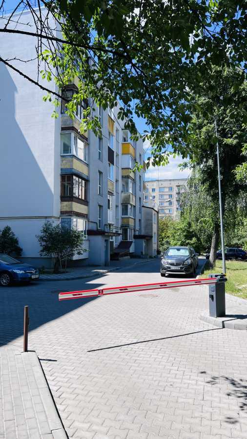Продажа 3-комнатной квартиры 75 м², Возрождения просп., 47