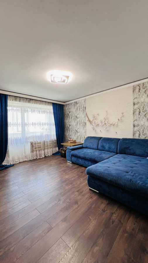 Продажа 3-комнатной квартиры 75 м², Возрождения просп., 47