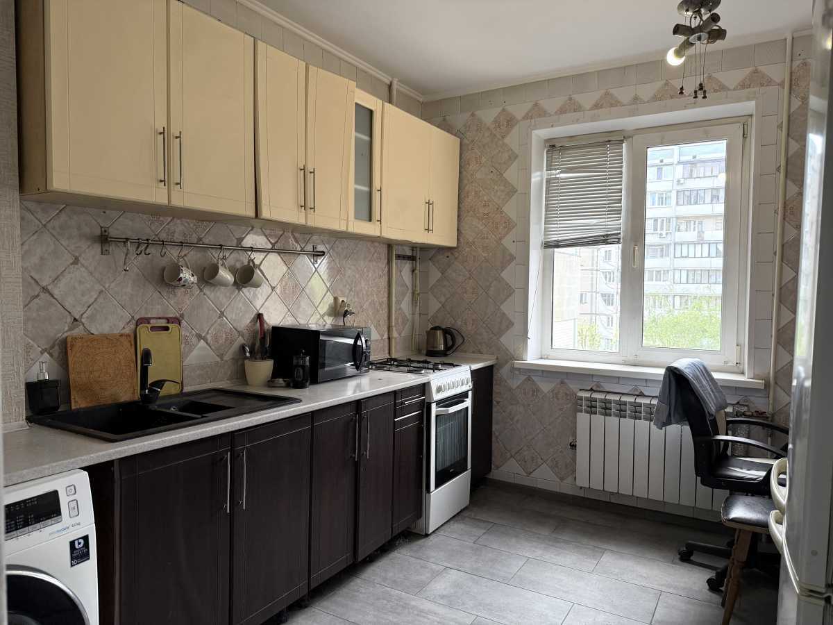 Продажа 3-комнатной квартиры 72 м², Ирпенская ул., 62