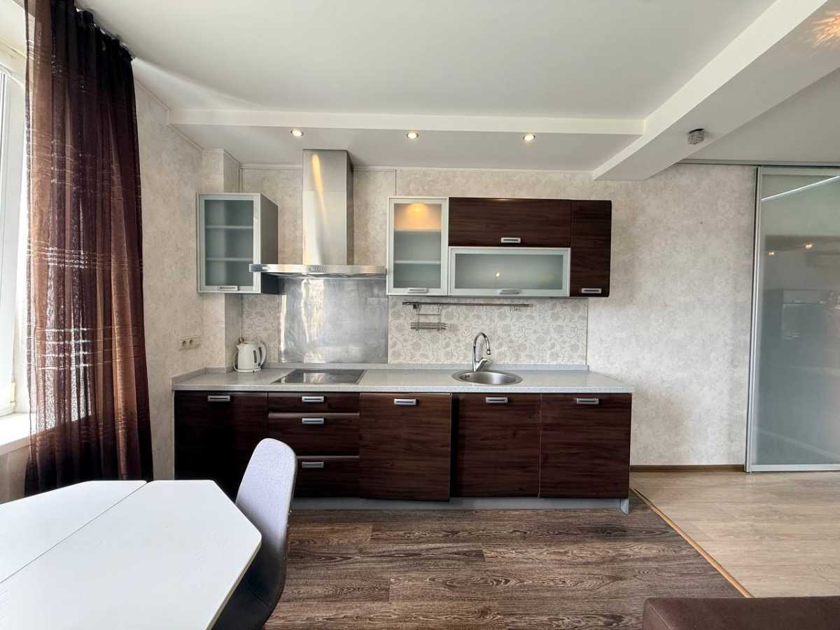 Продажа 3-комнатной квартиры 46 м², Михаила Котельникова ул., Драгоманова, 6А