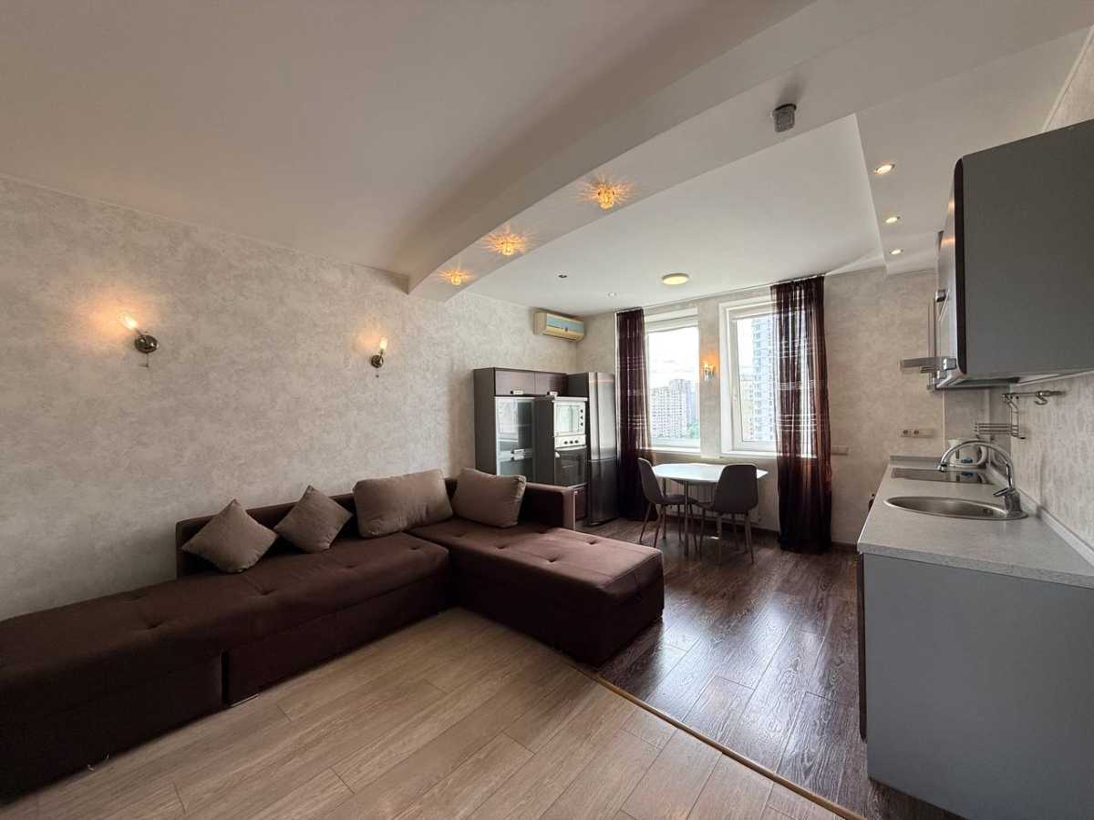 Продажа 3-комнатной квартиры 46 м², Михаила Котельникова ул., Драгоманова, 6А