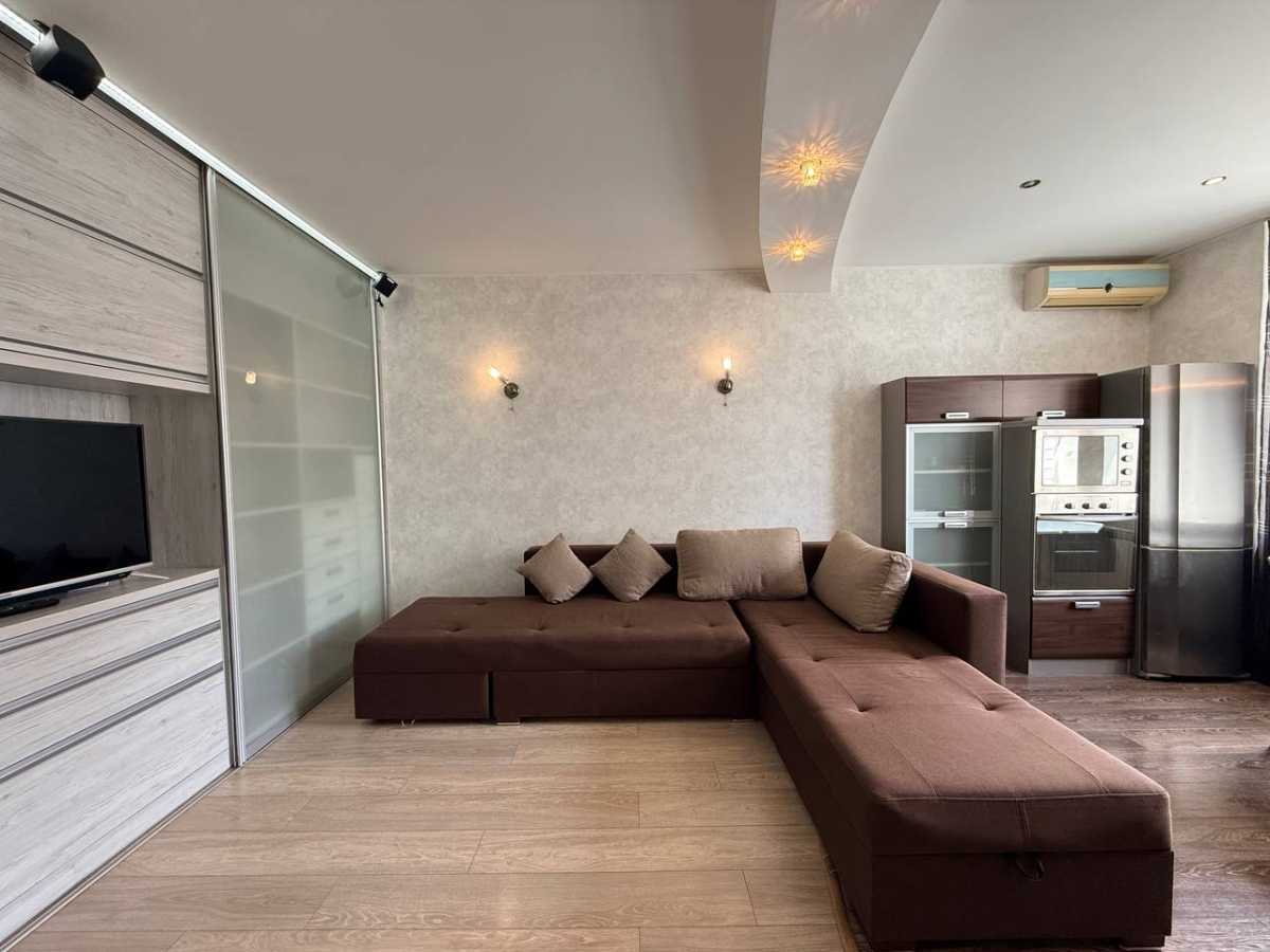 Продажа 3-комнатной квартиры 46 м², Михаила Котельникова ул., Драгоманова, 6А
