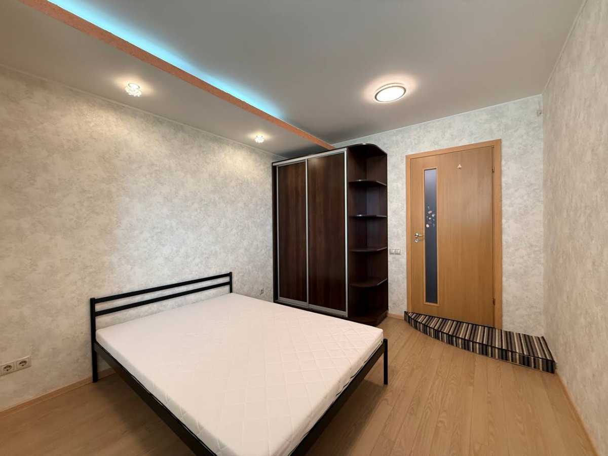 Продажа 3-комнатной квартиры 46 м², Михаила Котельникова ул., Драгоманова, 6А