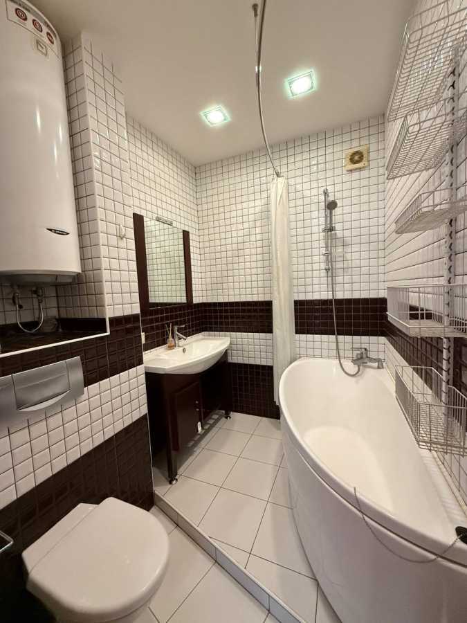 Продажа 3-комнатной квартиры 46 м², Михаила Котельникова ул., Драгоманова, 6А