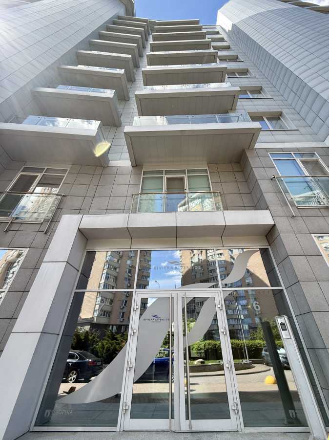 Продажа 3-комнатной квартиры 118 м², Раисы Окипной ул., 18