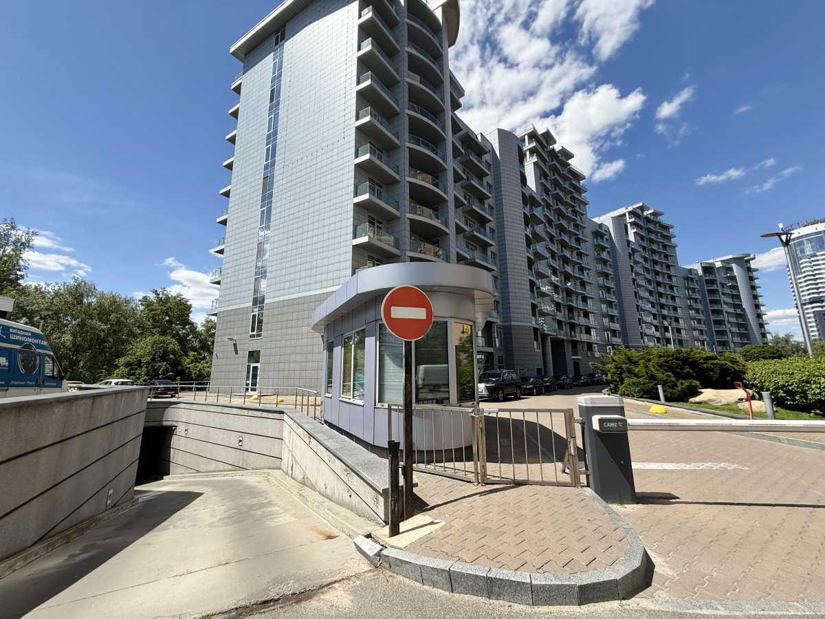 Продажа 3-комнатной квартиры 118 м², Раисы Окипной ул., 18