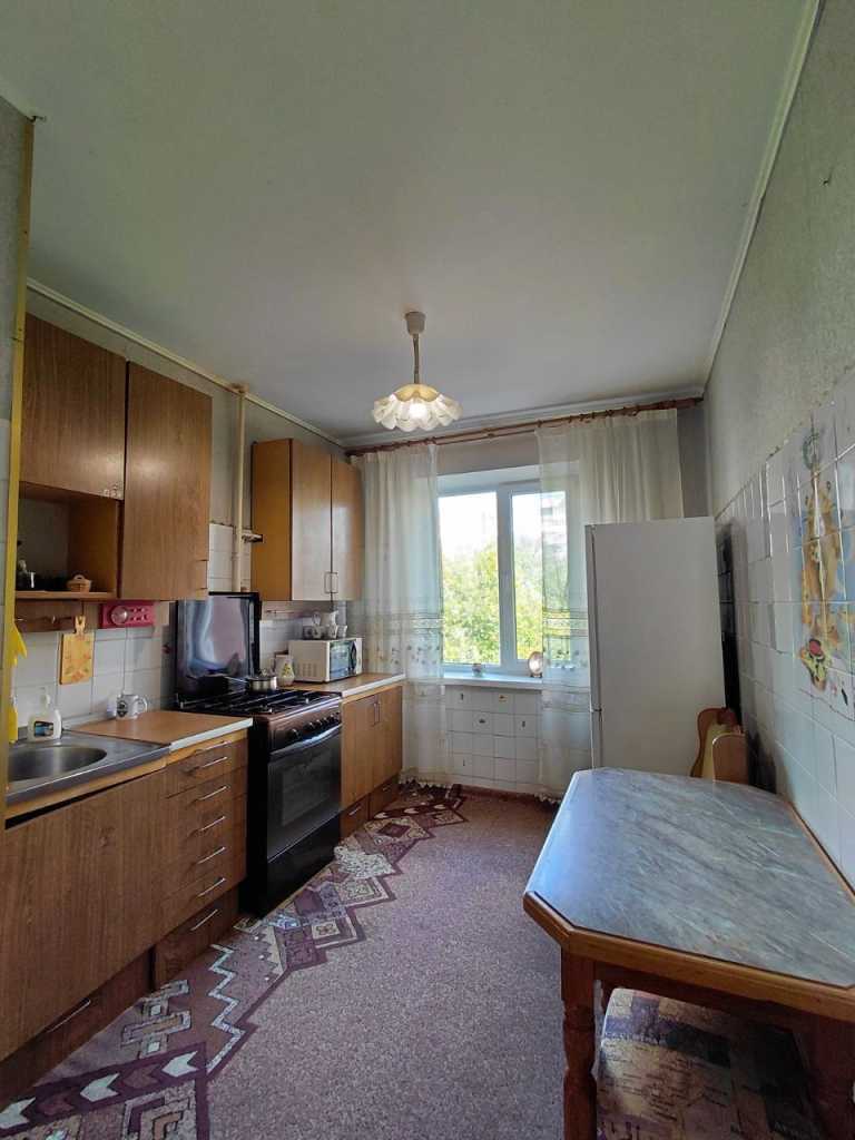 Продажа 3-комнатной квартиры 67 м², Возрождения просп., 49
