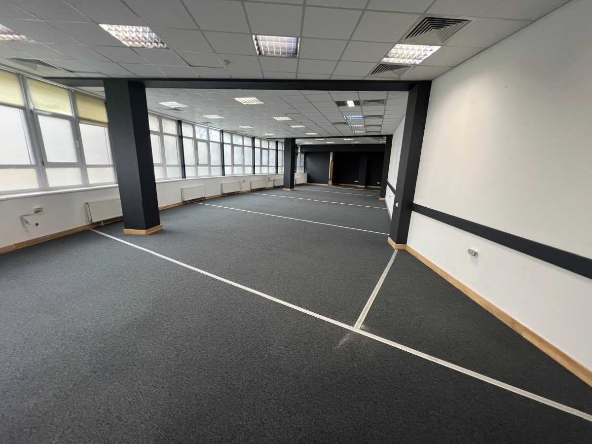 Оренда офісу 300 м², Євгена Коновальця вул., 36-Д