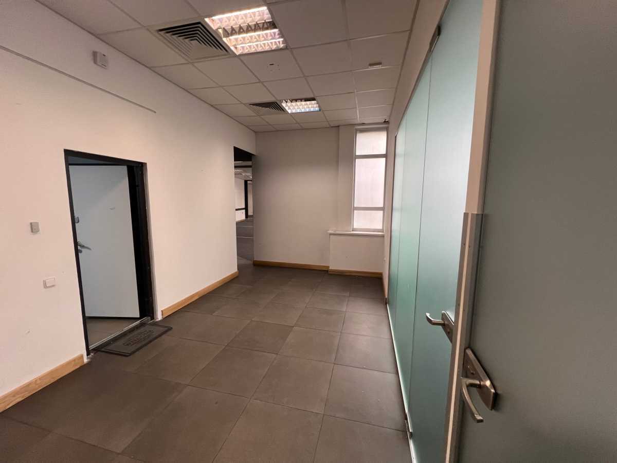 Оренда офісу 300 м², Євгена Коновальця вул., 36-Д