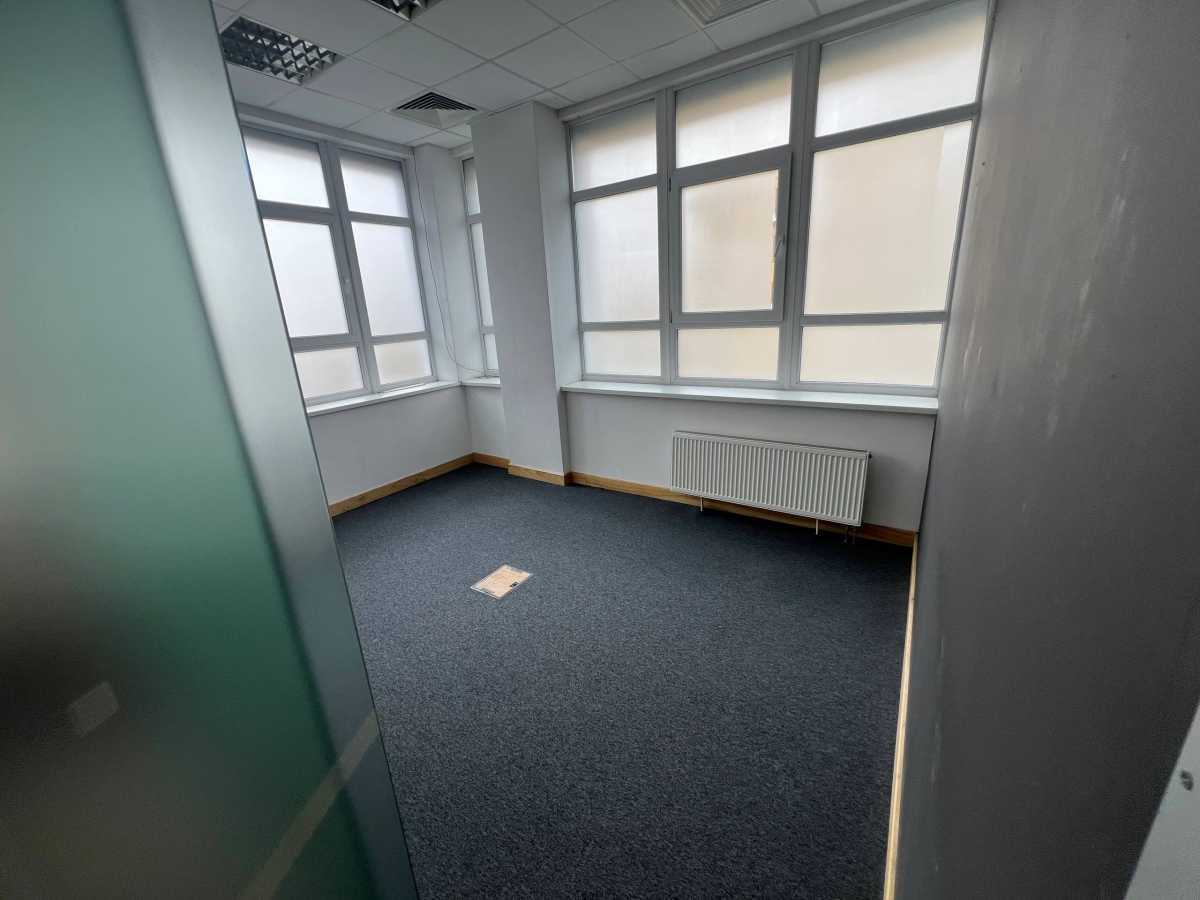 Оренда офісу 300 м², Євгена Коновальця вул., 36-Д